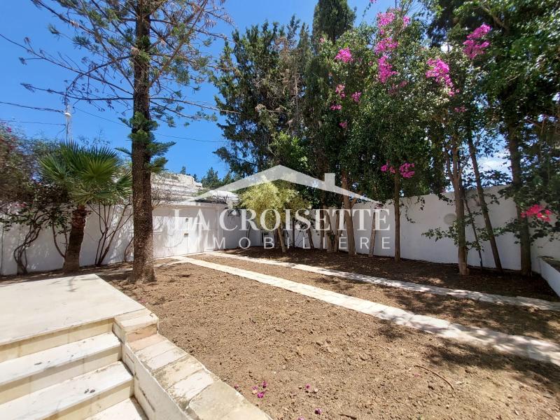 Villa S+6 avec piscine à Gammarth